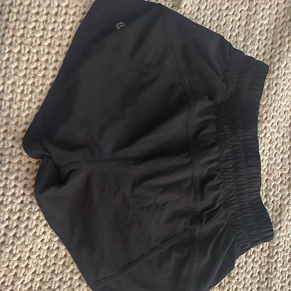 Lululemon mid rise tracker short size 6